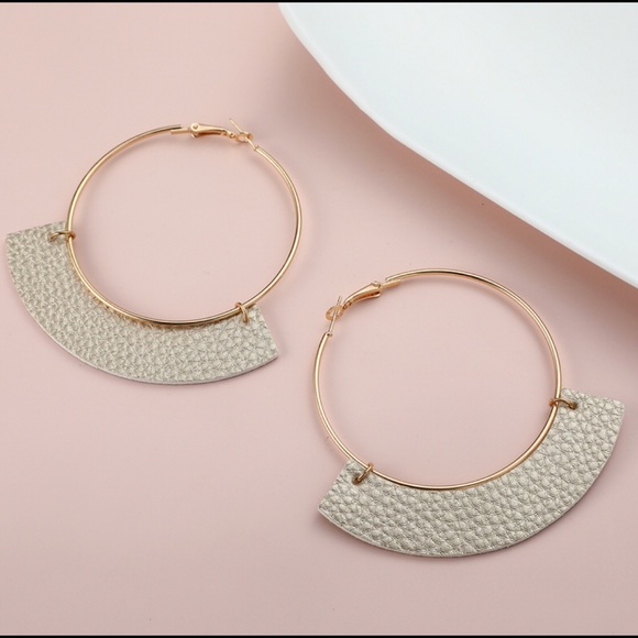 🆕 PU Leather Hoop Earrings - Picture 2 of 2